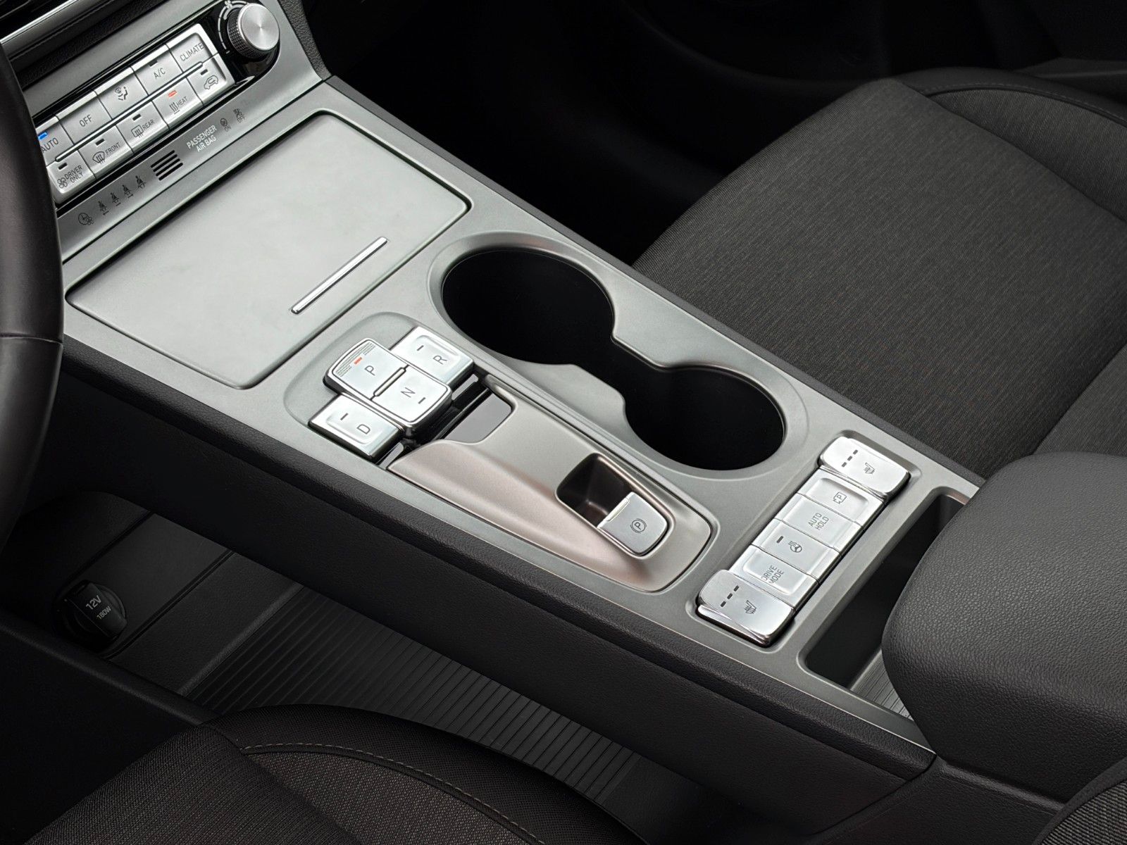 Fahrzeugabbildung Hyundai KONA E Trend ACC LKAS NAV CAM PDC KRELL CarPlay