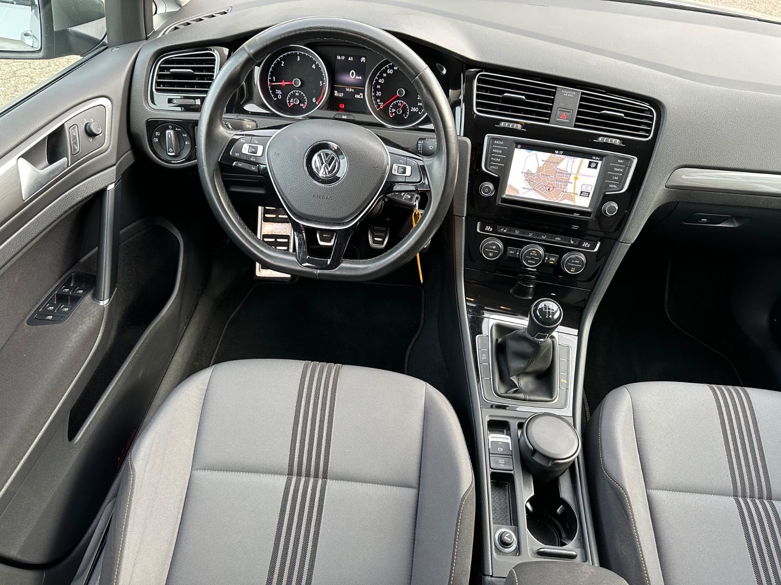 Fahrzeugabbildung Volkswagen Golf VII Variant 1.6 TDI Allstar AHK/Navi/SHZG