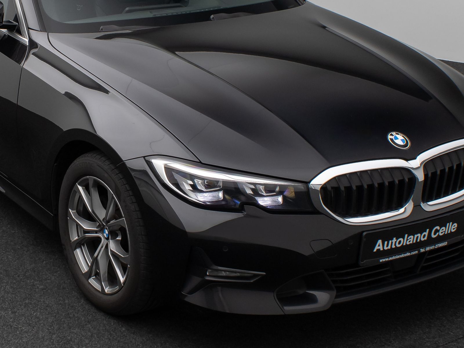 Fahrzeugabbildung BMW 320d SportLine Panorama DAB HiFi Stop&Go Komfort