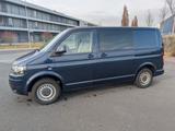 Volkswagen T5 Kombi Transporter 9 Sitze DSG 2 Schiebetüren - Volkswagen T5 Kombi mit Diesel-Antrieb: Automatik