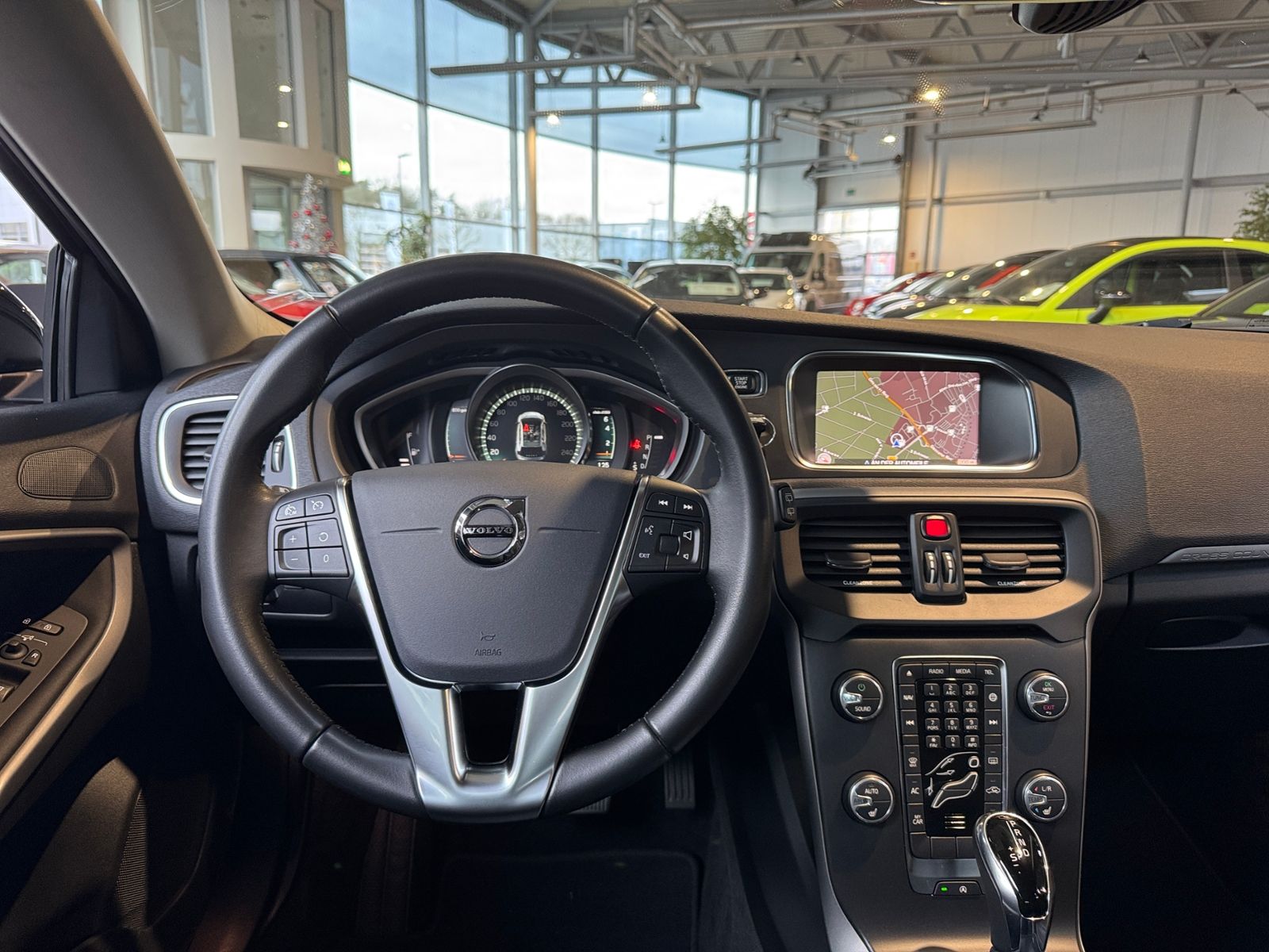 Fahrzeugabbildung Volvo V40 Cross Country Plus KLIMA LED NAVI  AHK