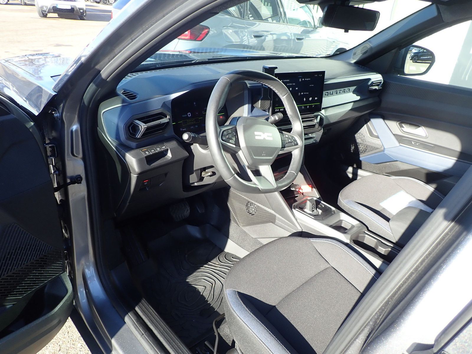 Fahrzeugabbildung Dacia Duster Hybrid 140 Journey