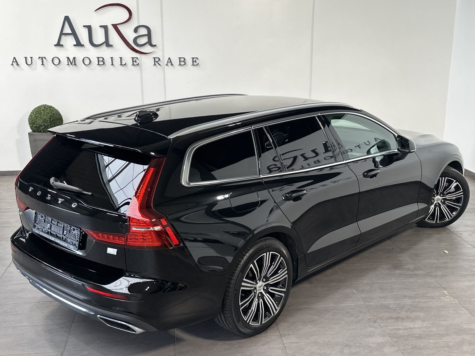 Fahrzeugabbildung Volvo V60 T6 Hybrid Plus Bright AWD NAV+LED+H&K+HUD+VC