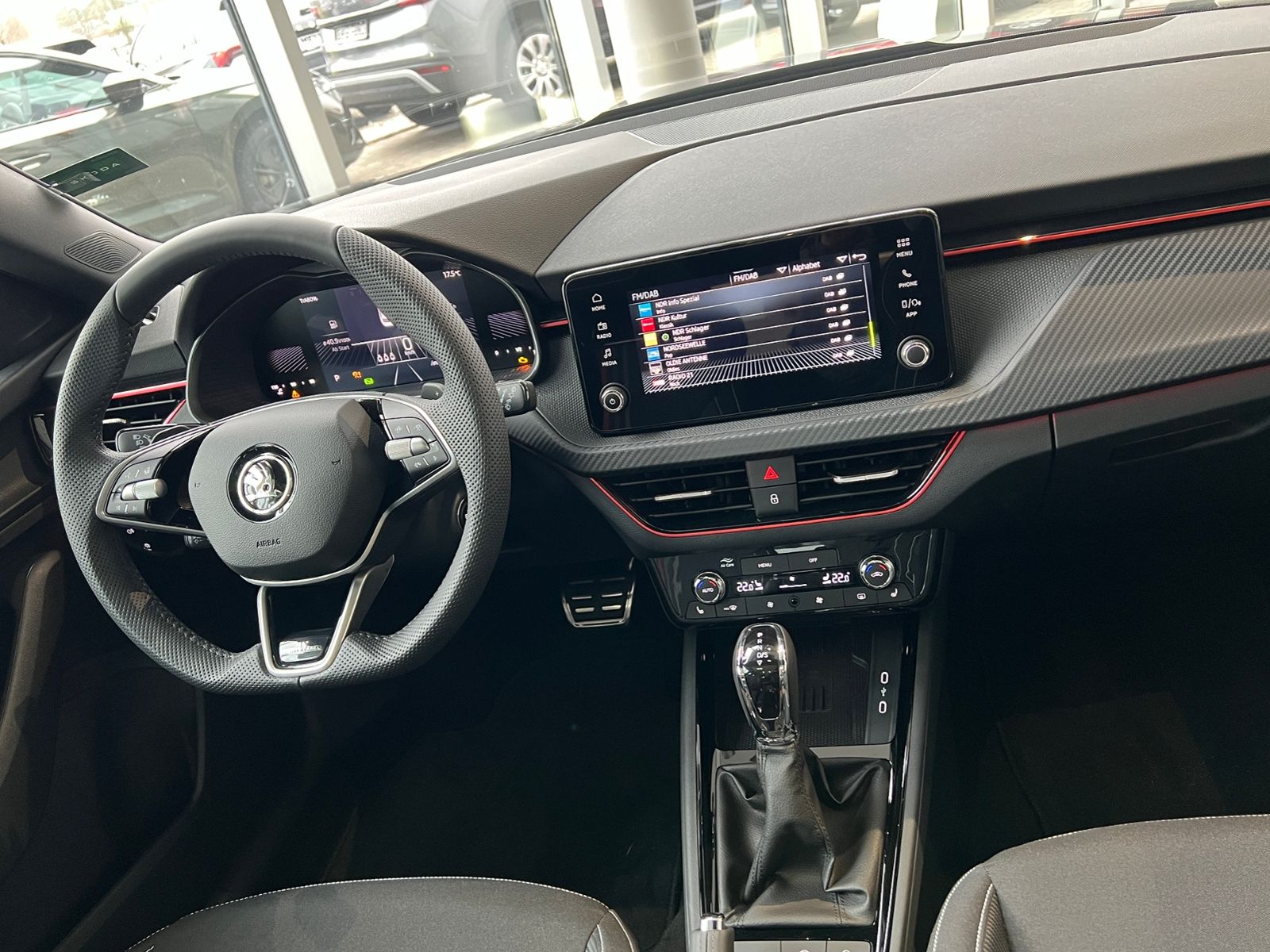 Fahrzeugabbildung SKODA Kamiq Monte Carlo 1.5 TSI DSG *AHK*