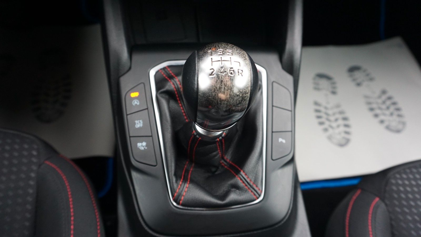Fahrzeugabbildung Ford Focus Lim. ST-Line, Navi, LED, B&O Sound+WR