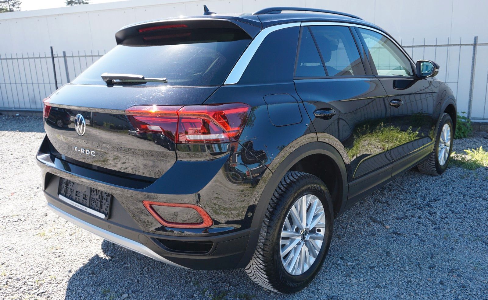 Fahrzeugabbildung Volkswagen T-Roc Life Navi,LED,Park/Lane Assist,SH