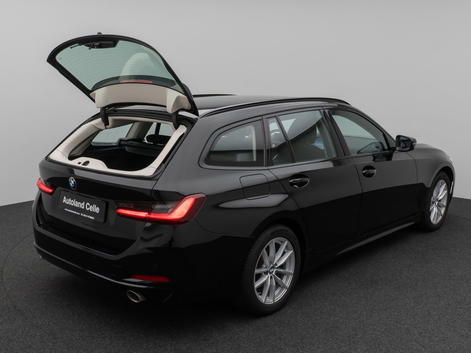 Fahrzeugabbildung BMW 318i DAB PDC Widscreen Geschwindigkeitsreg LED