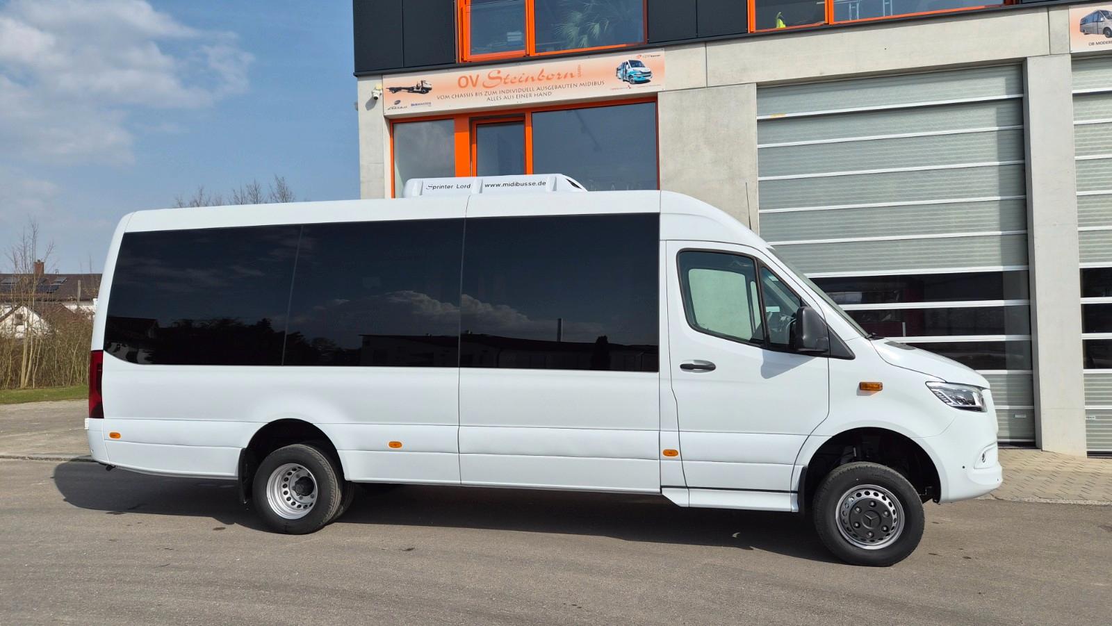 Mercedes-Benz 519  Allrad 4 x 4 Lagerfahrzeug Stock 20 Sitzer