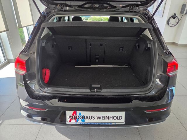 Golf VIII ACTIVE 1.0 TSI LED NAV APP PDC 8FACH A