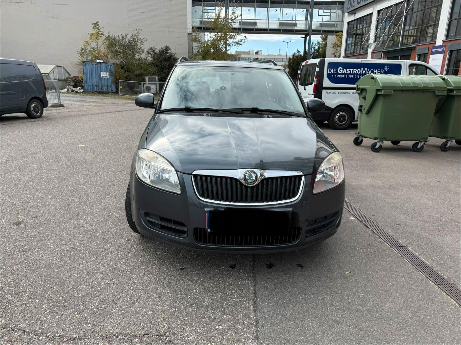 Skoda Fabia 2008 — rear view