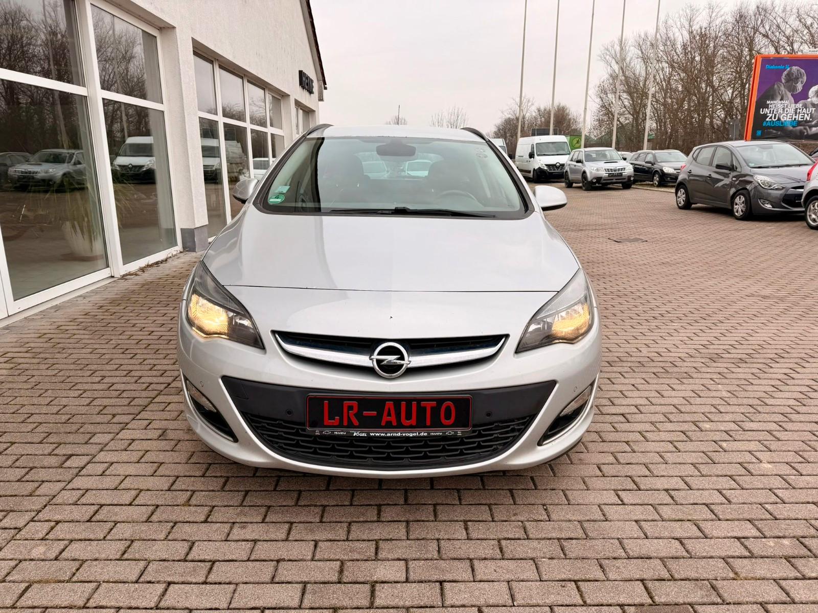 Opel Astra 2013 — photo 6