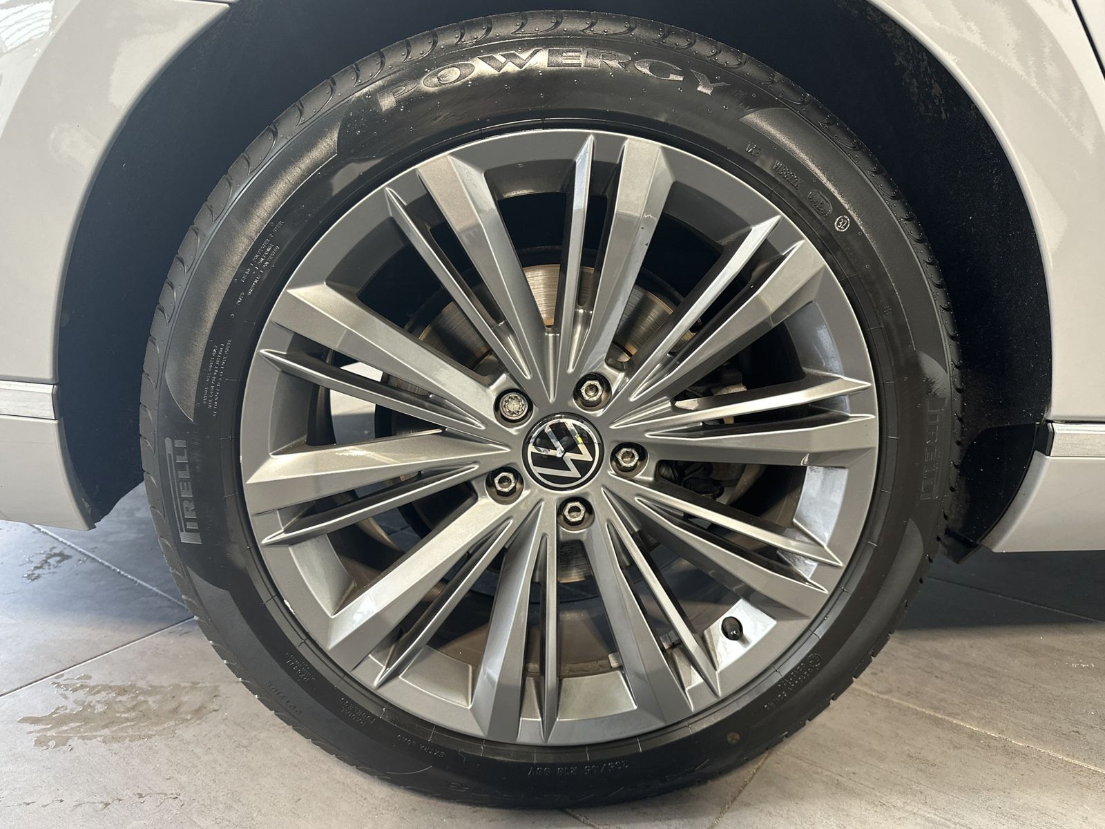 Fahrzeugabbildung Volkswagen Passat Variant 2.0 TDI DSG Elegance LED+PANO+ACC