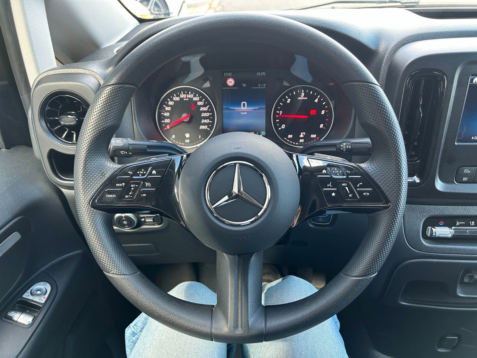 Fahrzeugabbildung Mercedes-Benz Vito 116 CDI 9G AHK2,5to Klima LED Kamera