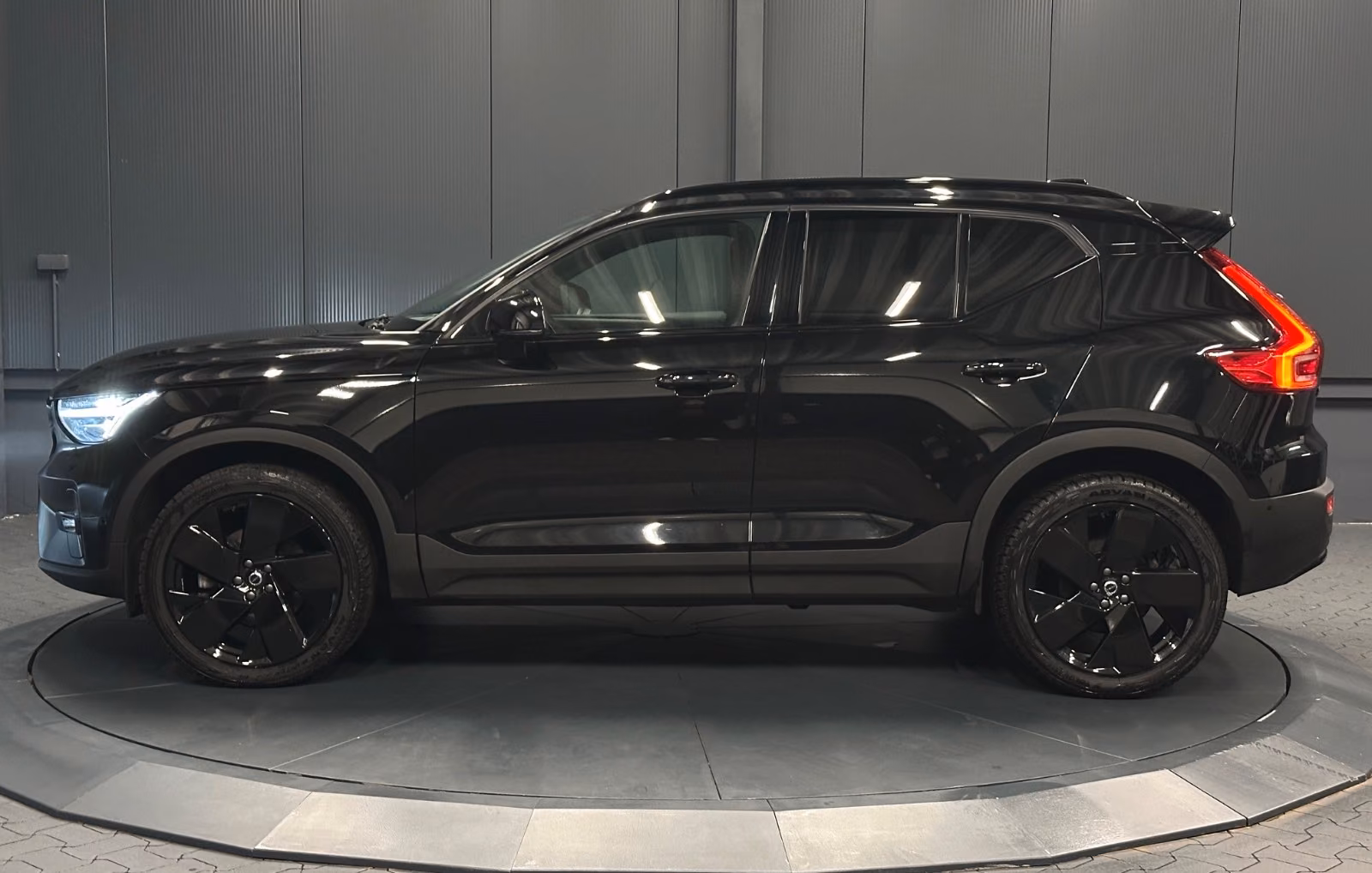 Volvo XC40 Plus Black Edition *20Zoll*360°*Privacy*LED, миниатюра 2