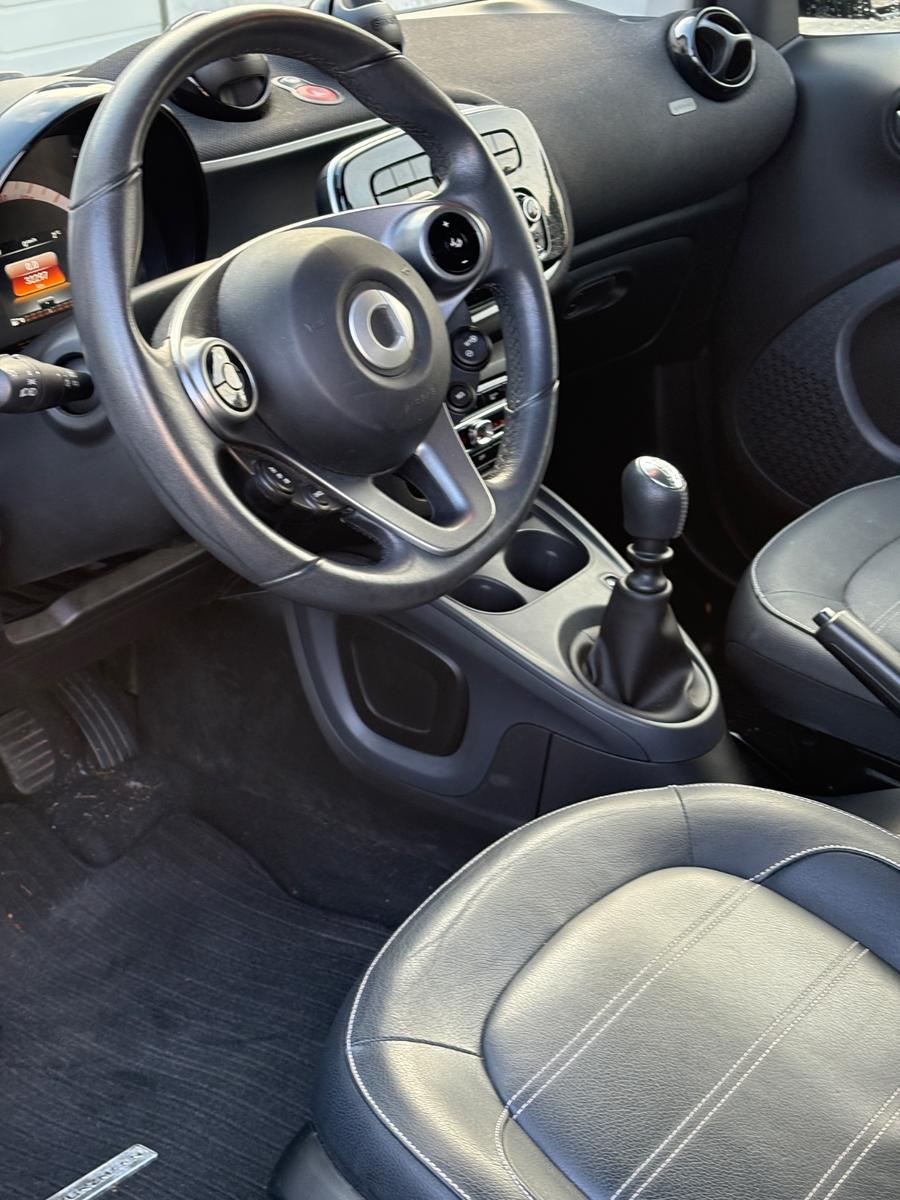 Smart ForTwo Cabrio 0.9 66kW -1. Hand 