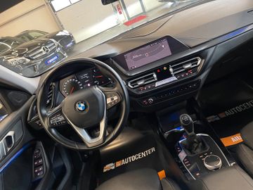 BMW 118 d Sport Line *LED*PDC*CARPLAY*TOUCH*SHZ*TEMP