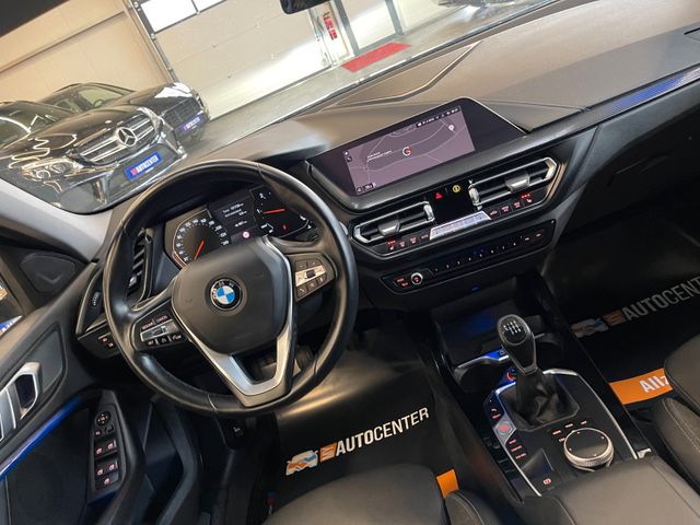 BMW 118 d Sport Line *LED*PDC*CARPLAY*TOUCH*SHZ*TEMP