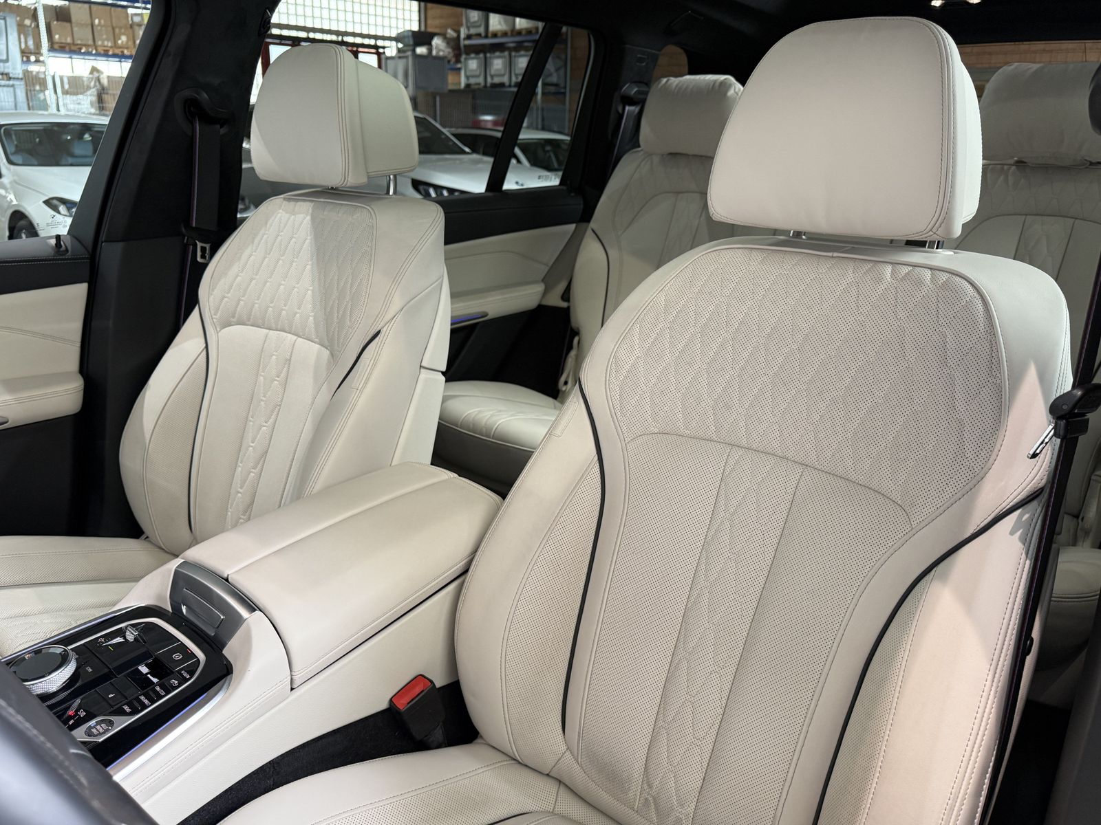 Fahrzeugeinzelansicht 12 Fahrzeugabbildung BMW X7 M60i |Sitzbelüftung |AHK |Panorama Glasdach