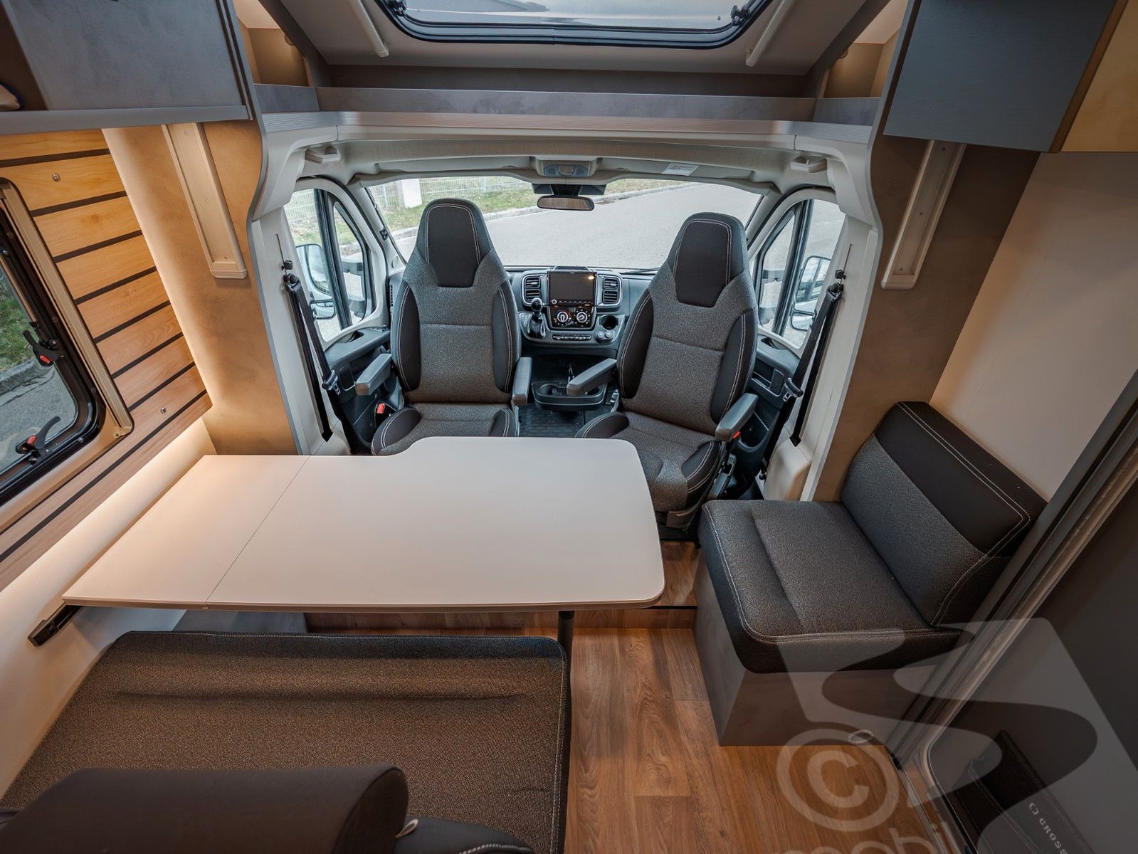 Fahrzeugabbildung Crosscamp EXPDN 7.4 E Peugeot Automatik