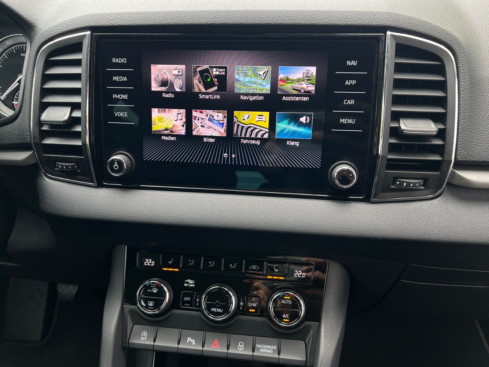 Fahrzeugabbildung SKODA Karoq Ambition 1.5 TSI *AHK, SmartLink, Kamera,