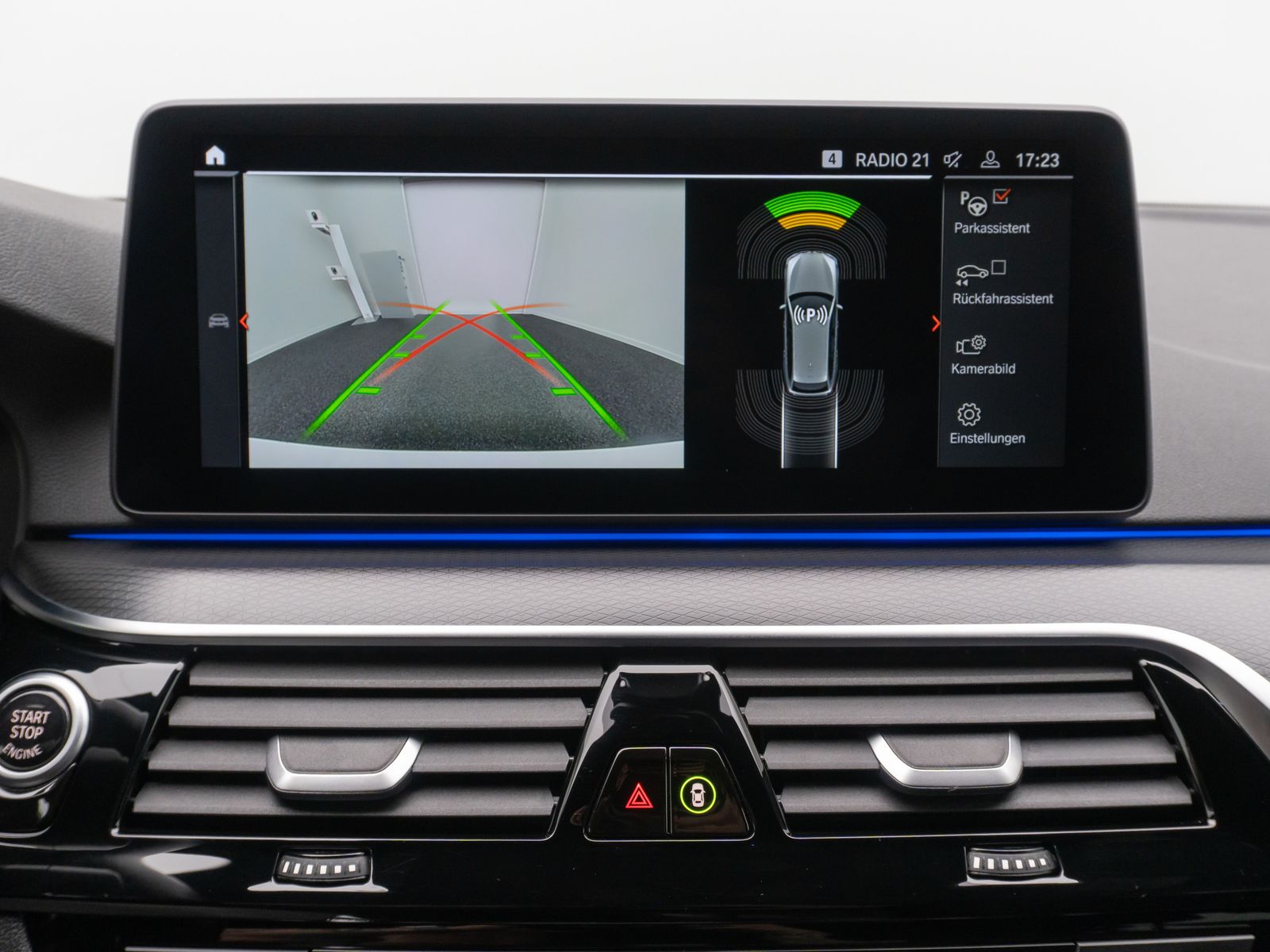 Fahrzeugabbildung BMW 520d M Sport Kamera HUD HiFi AHK Stop&Go Alarm