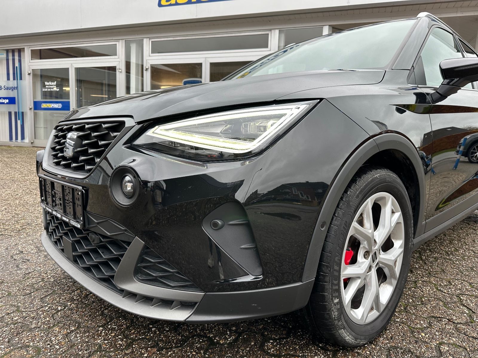 Fahrzeugabbildung SEAT Arona FR 1.5 TSI DSG Navi/LED/ACC/Dinamica