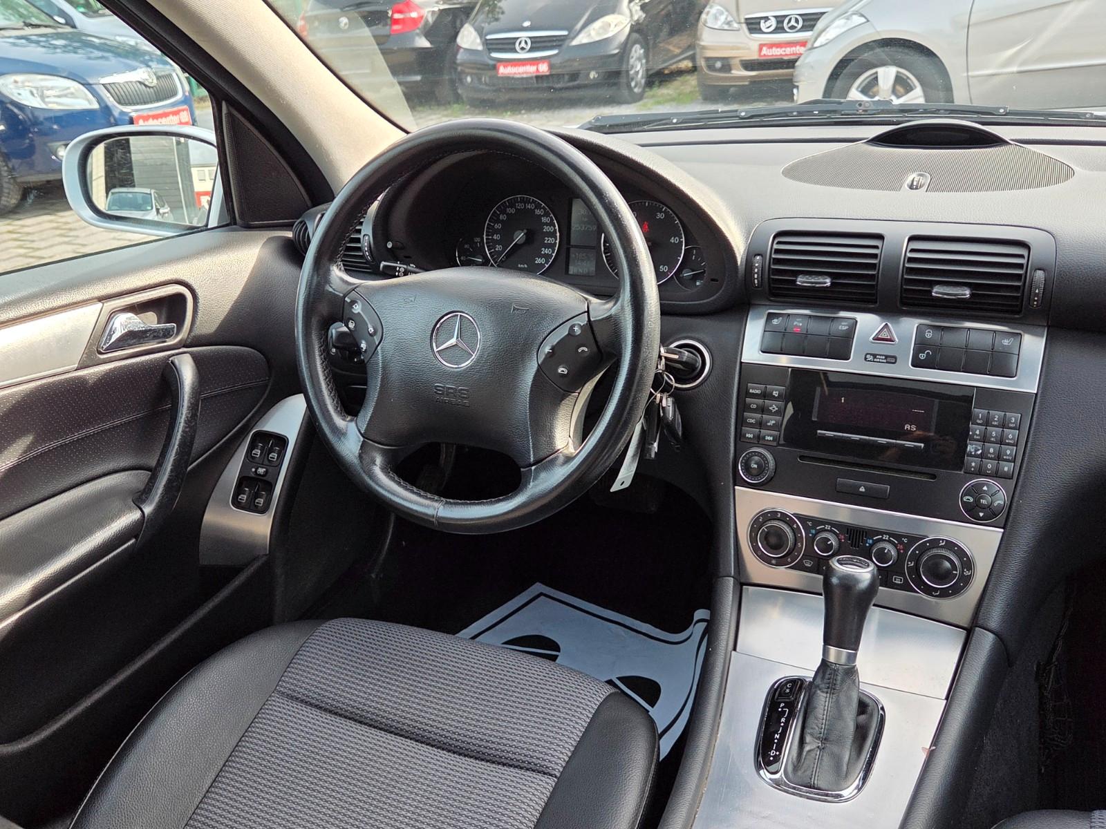 Mercedes-Benz C220 2004 — photo 18