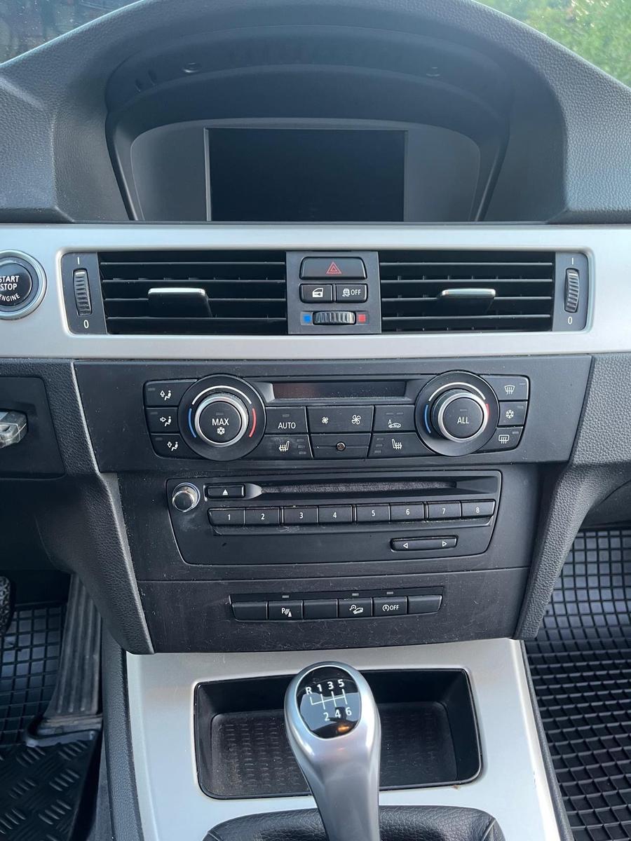 BMW 320 2011 — photo 11