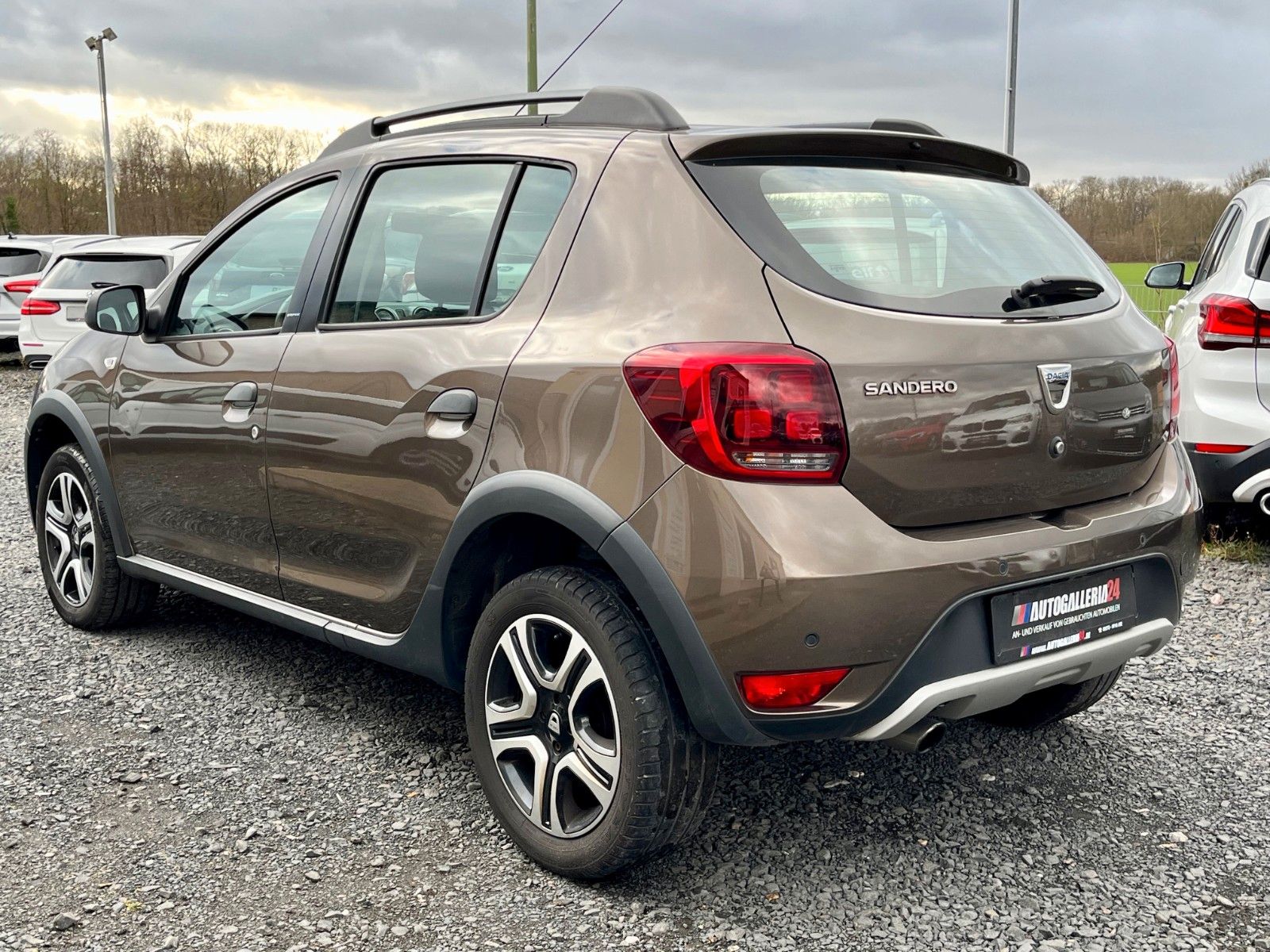 Fahrzeugabbildung Dacia Sandero 0.9 II Stepway Celebration Navi RKam 1HD