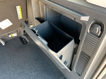 Ford Tourneo Courier Titanium Winterpaket 5JGarantie!