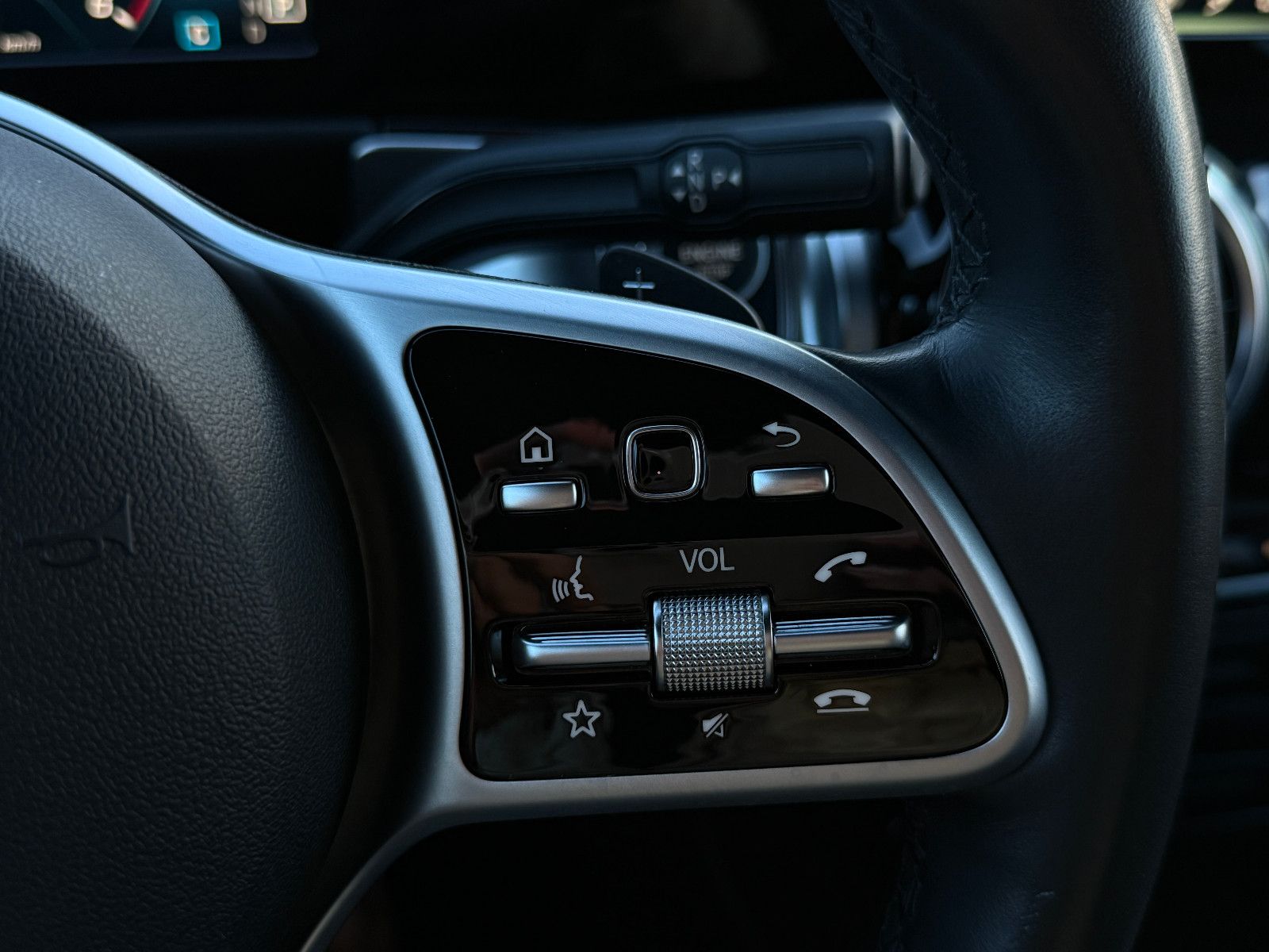 Fahrzeugabbildung Mercedes-Benz GLB 220d 4Matic Aut AHK DAB Navi Memory SHZ PDC