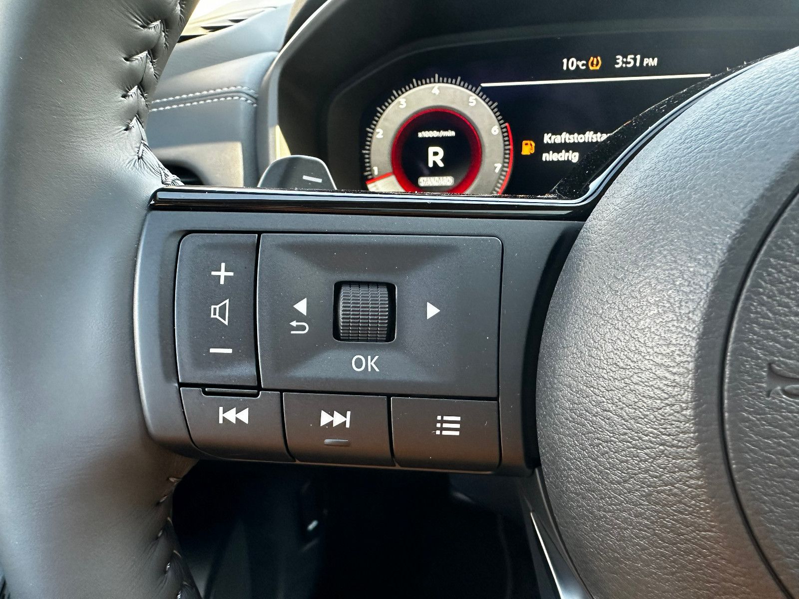 Fahrzeugabbildung Nissan X-Trail Tekna 1,5 VC-T CVT  2WD   ACC