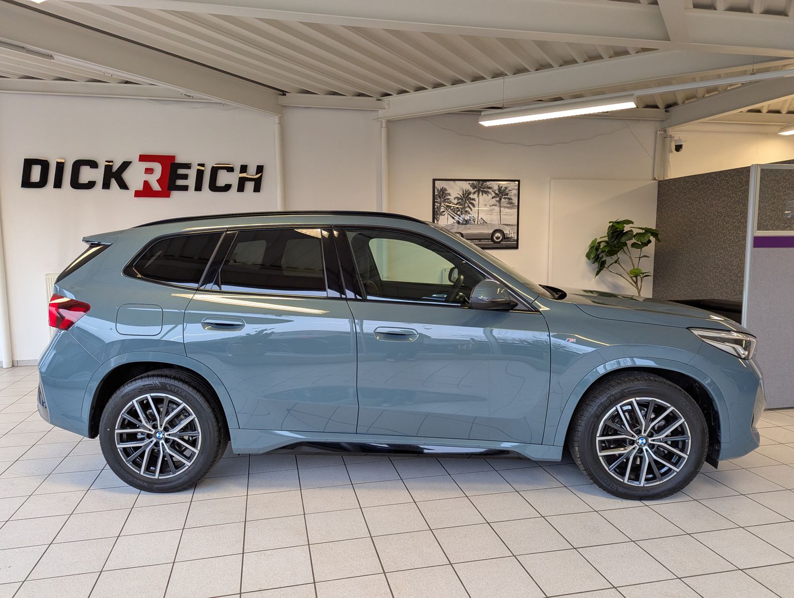BMW X1 18d sDrive M-Sport Travel-Paket Pano Cam AHK - Image 8