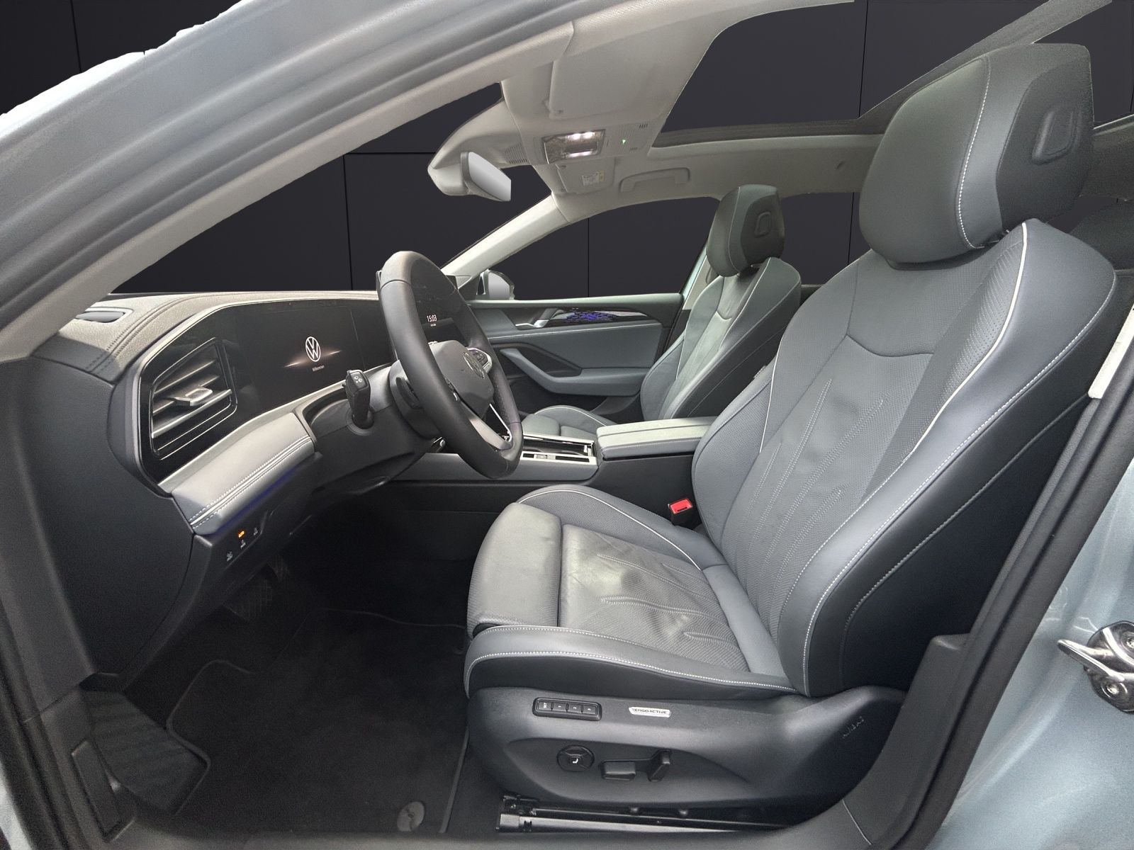 Fahrzeugabbildung Volkswagen Passat VOLL MatrixLED Standhzg AHK Pano Leder HU