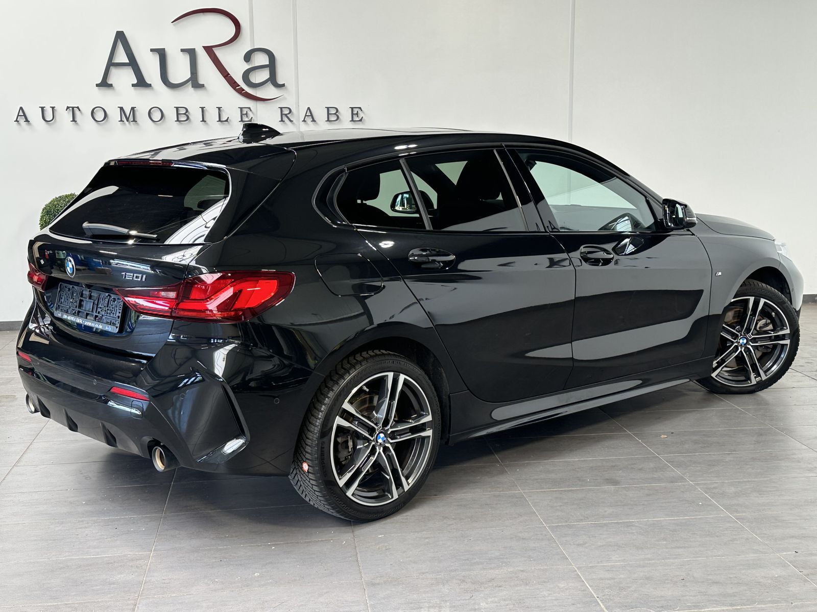 Fahrzeugabbildung BMW 120i M-Sport NAV+LED+PANO+SHZ+KAM+PARKASS+18ZOLL