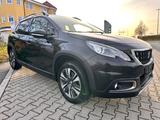 Peugeot 2008 Allure  Navi -AHK-Sitzheiz. - Rückfahrkam.- - Peugeot 2008: Kleinwagen