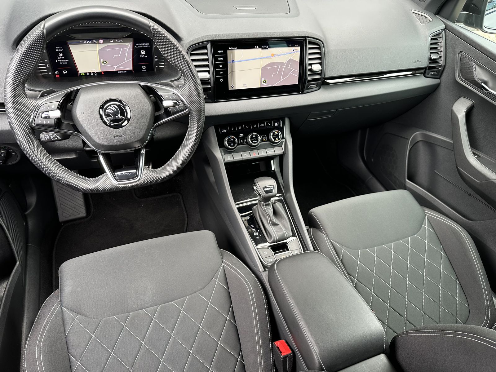 Fahrzeugabbildung SKODA Karoq 1.5 TSI DSG Sportline NAV+LED+AHK+ACC+KAM