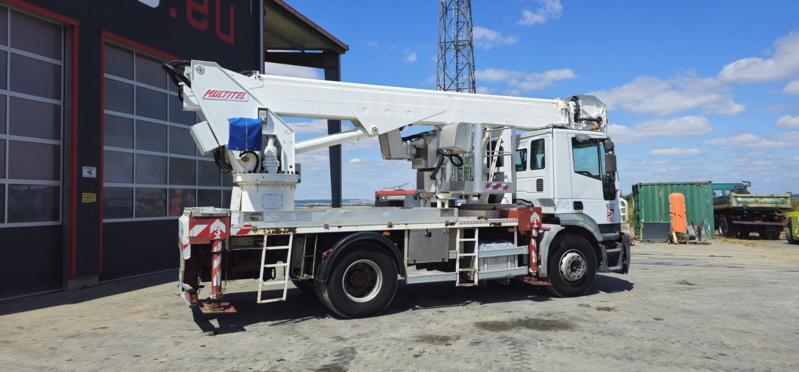 Fahrzeugabbildung Iveco 310 Multitel J328 / 28 Meter /kein WUMAG /BISON