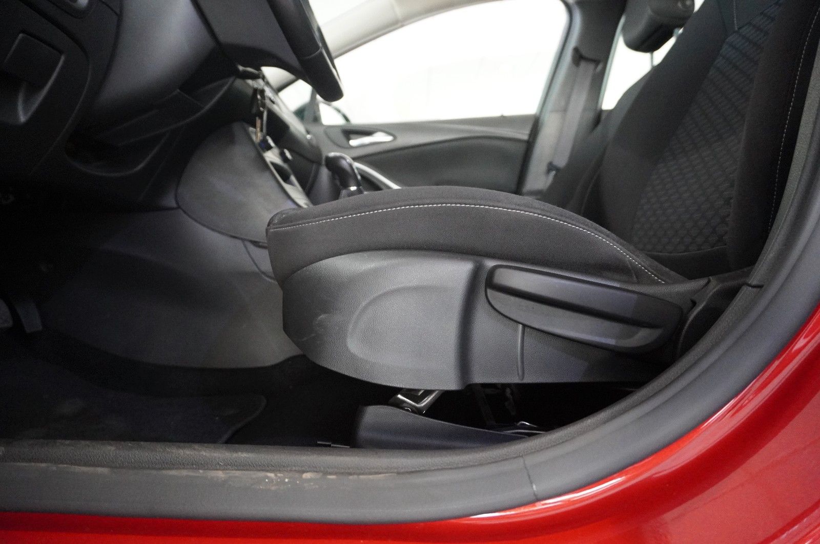 Fahrzeugabbildung Opel Astra K ST 1.2T BUSINESS NAVI/LED/SHZ/TEMP./DAB+