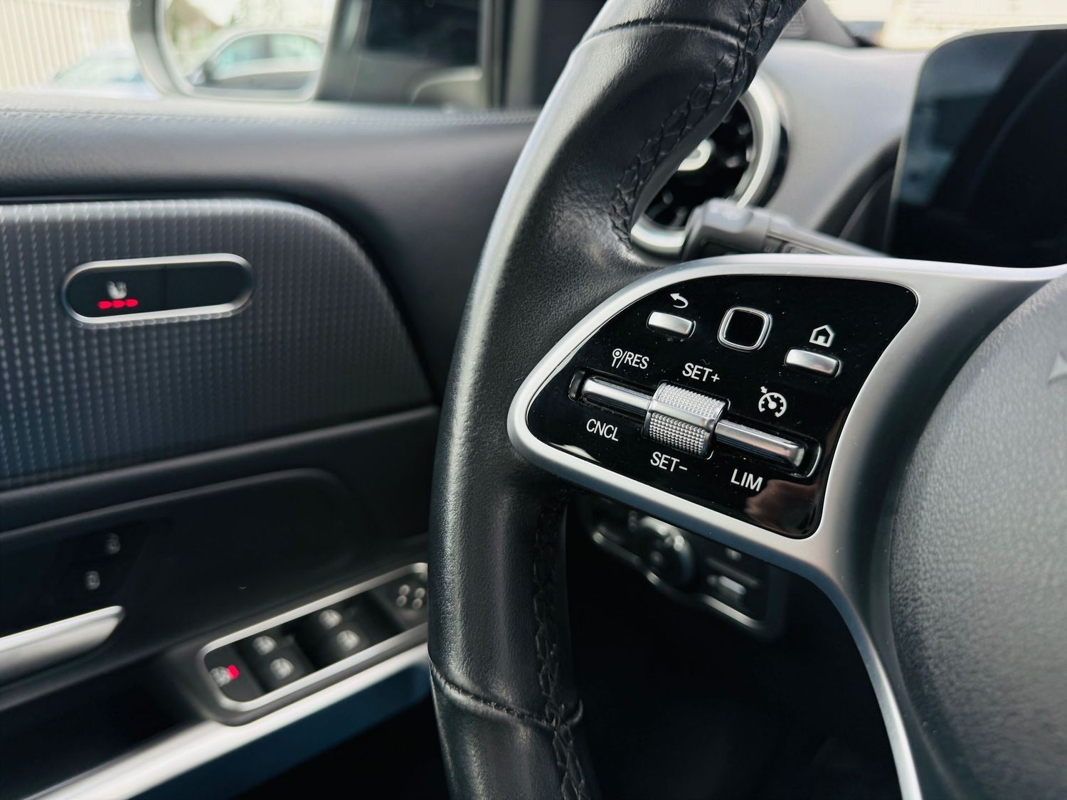 Fahrzeugabbildung Mercedes-Benz GLB 220 d PROGRESSIVE - AHK, Navi, LED, PTS, RFK