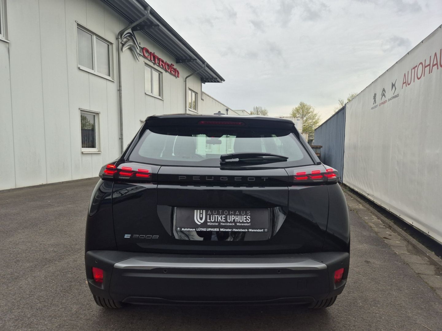 Fahrzeugabbildung Peugeot 2008 Elektro 136 LED CarPlay Klimaautom SHZ