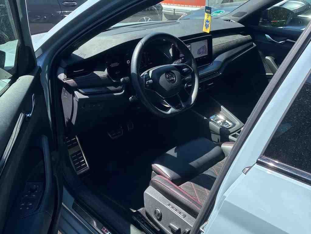 Skoda Octavia Combi 2.0 TDI 4x4 DSG RS*MATRIX*STHZG*CA foto 7