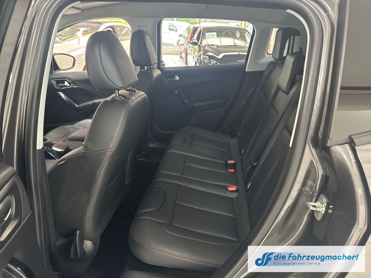 Fahrzeugabbildung Peugeot 2008 GT-LINE Allure Panorama Navi Leder ACC 2-Zo