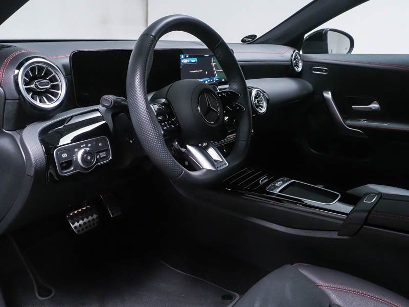 Fahrzeugabbildung Mercedes-Benz CLA 35 4M AMG Premium*Pano*Distro*Totwink*MBeam*