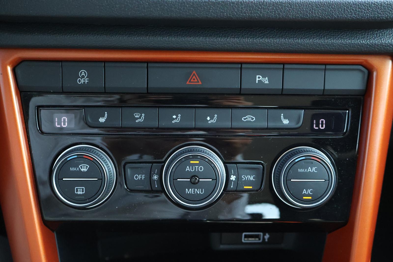 Volkswagen T-Roc 1.5 16V TSI Basis LED Sitzheizung DAB PDC