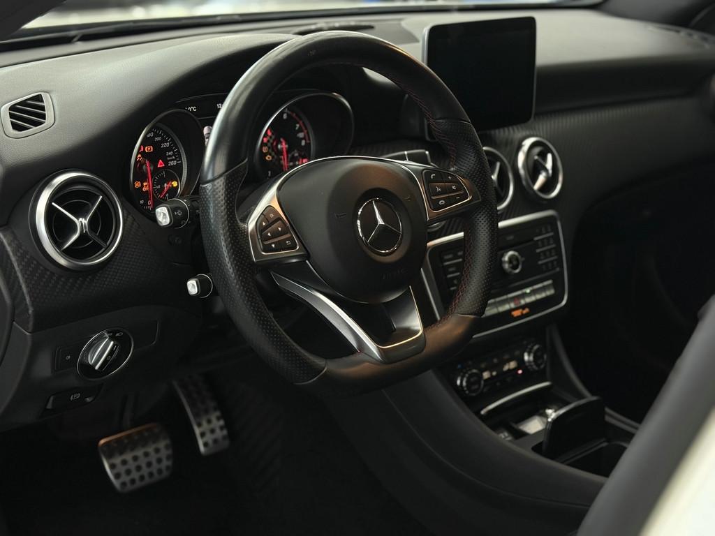 Mercedes-Benz A 200 CGI AMG Line, LED, Leder, Navi, 7G, Kamera