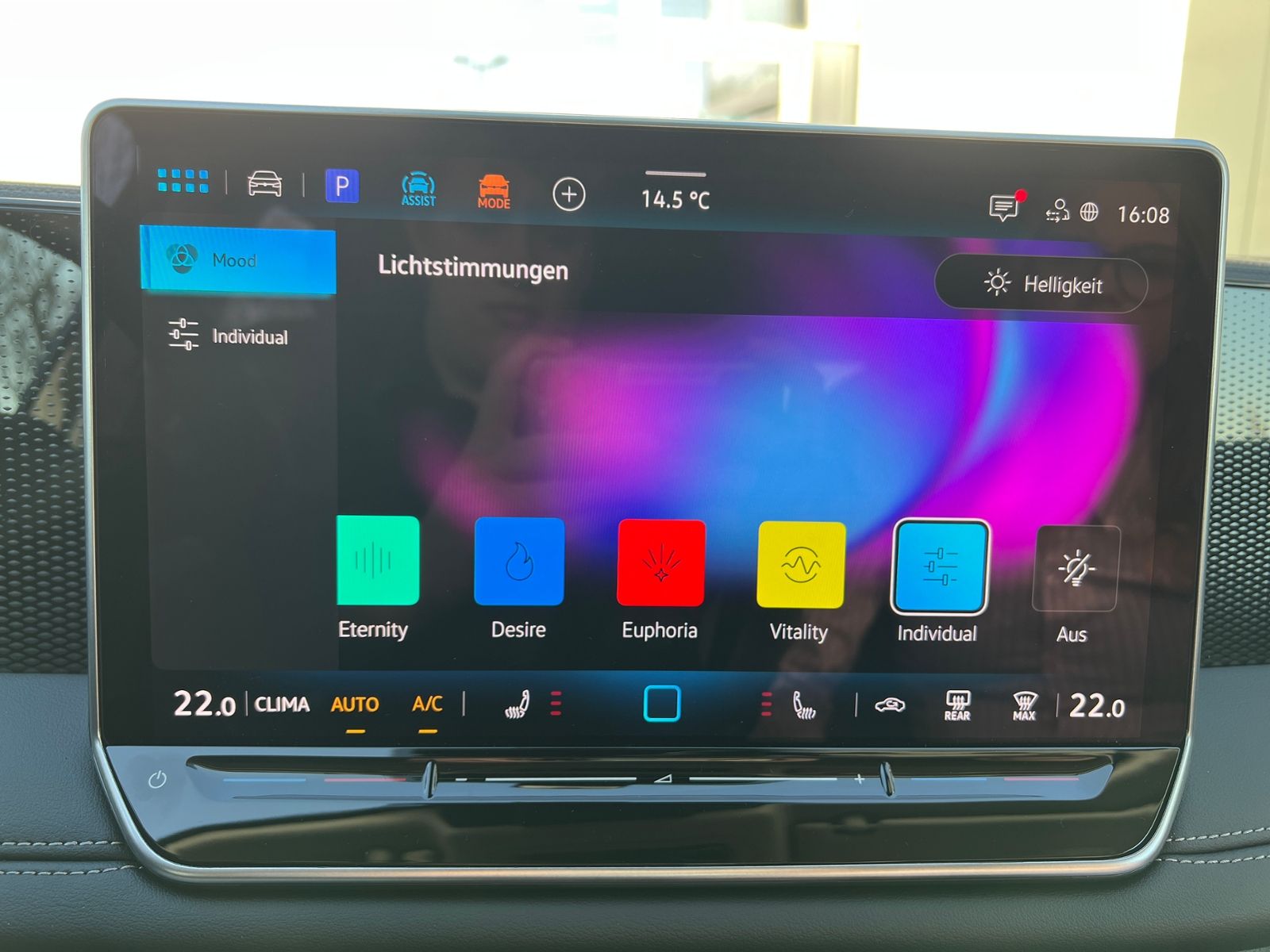 Fahrzeugabbildung Volkswagen Tiguan LIFE 1.5 eTSI DSG *AHK, LED Plus, Kamera,