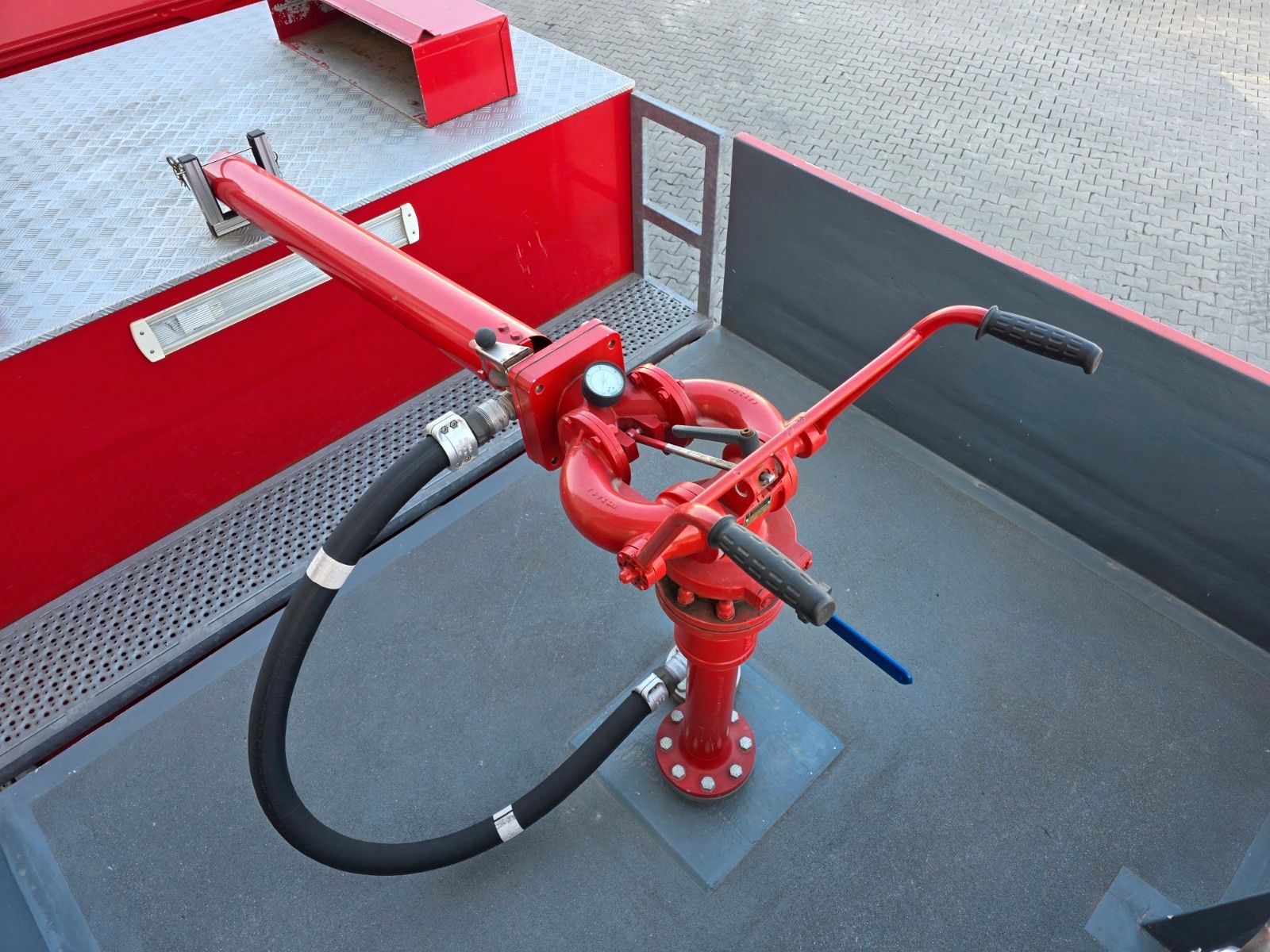 Fahrzeugabbildung MAN LE 8.150 Schaum 2.500 Liter Schmitz SLF 25/25
