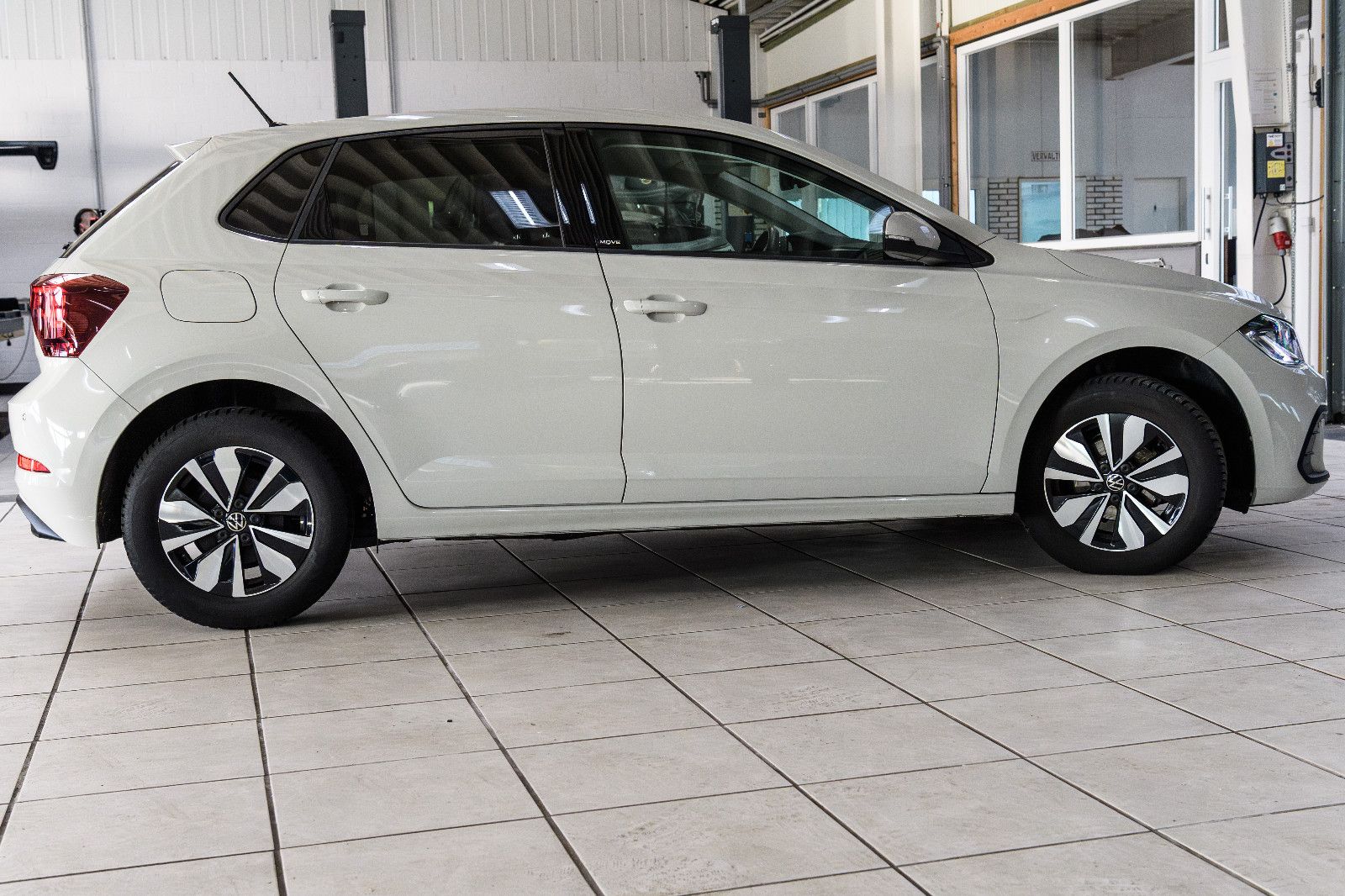 Fahrzeugabbildung Volkswagen Polo VI Move 1.0 TSI DSG LED+SHZ+PDC+APP