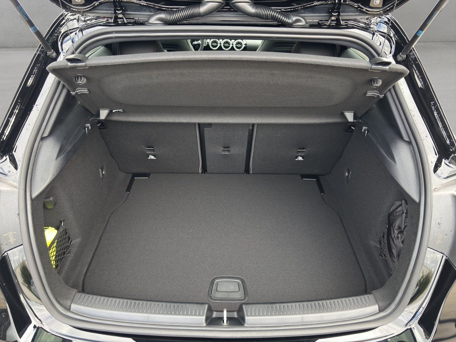 Fahrzeugabbildung Mercedes-Benz A 220 d AMG 360 Distr AHK DigiLight Pano Burme